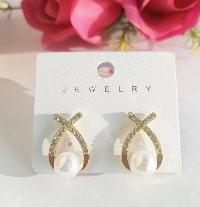 Screenshot_20260426_144115_Amazon Pearl and Crystal Rhinestone Stud Earrings, Gold-Tone Cross Bow Design, Elegant Jewellery for Women - Image 2